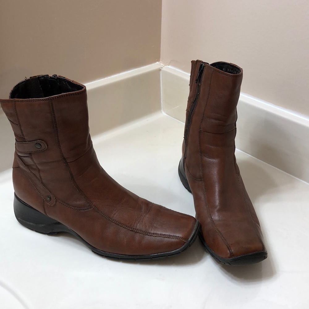 Clark’s low boots